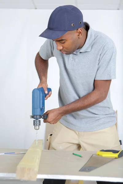 Carpenter at work and carpenter — Stock Photo, Image