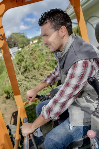 Man operating digger and man — Stock Photo, Image