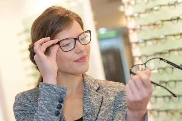 Vergelijken van twee brillen en optische — Stockfoto