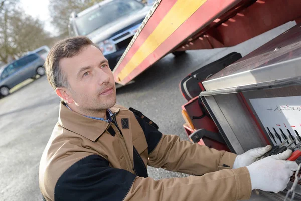 Towing a vehicle and work — Stock Photo, Image