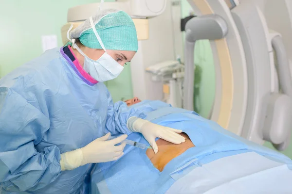 Dentro da sala de cirurgia — Fotografia de Stock