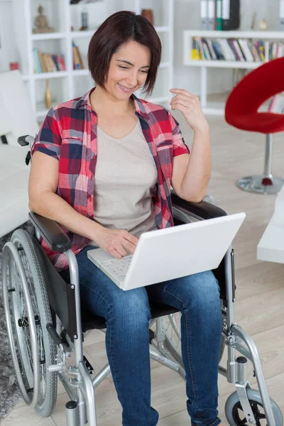 Socialiseren via het internet — Stockfoto