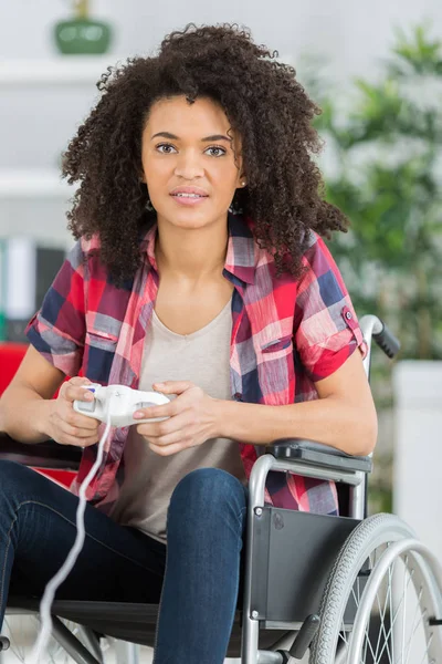 Disabled lady playing computer game — Stock Photo, Image