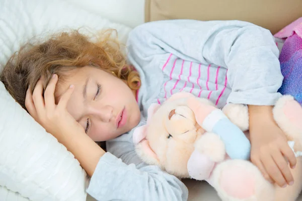 The tired kid and girl — Stock Photo, Image