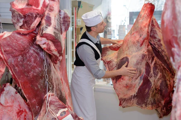 Butcher with animal carcass — Stock Photo, Image