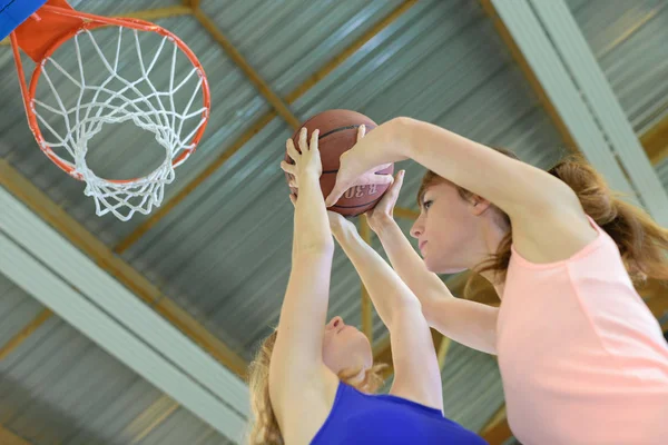 Attempt to score and basketball — Stock Photo, Image