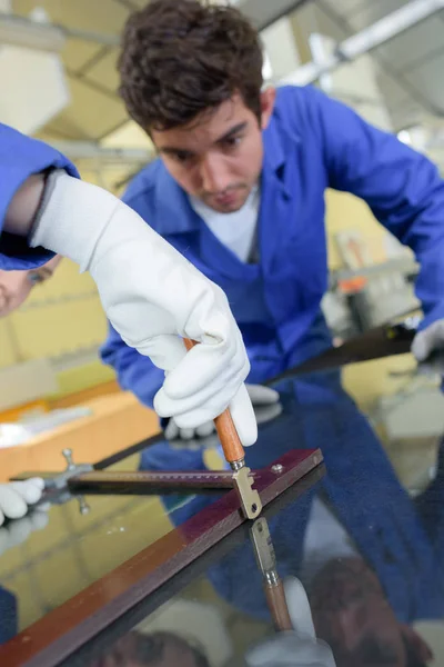 Fastening a glass frame — Stock Photo, Image