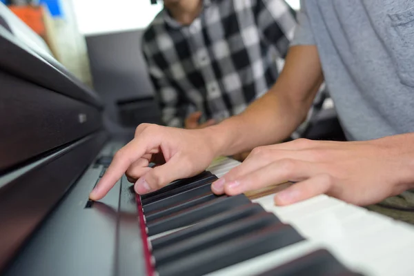 De piano volume aanpassen — Stockfoto