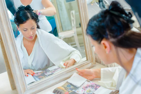 Woman in salon and beautiful — Stock Photo, Image
