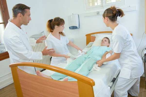 Trying to move the patient — Stock Photo, Image
