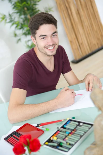 Retrato de jovem artista masculino — Fotografia de Stock