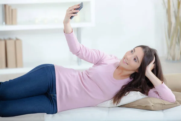 Selfie selfie y mujer — Foto de Stock