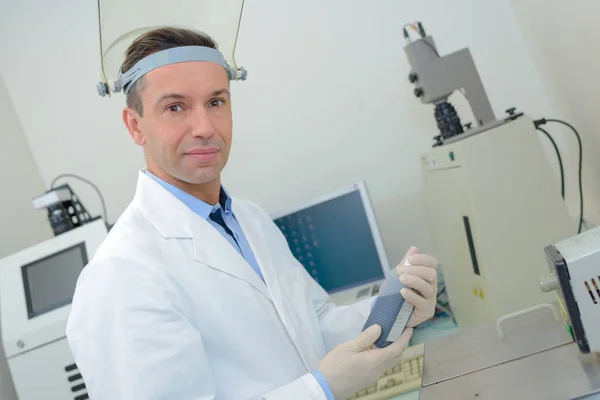 Materiële wetenschapper in het laboratorium — Stockfoto