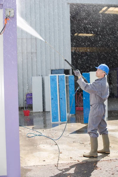 Cleaning a building and hose — Stock Photo, Image