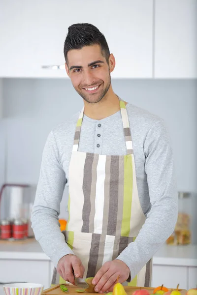 Főzés szakma konyhaművészet élelmiszer- és az emberek koncepció — Stock Fotó