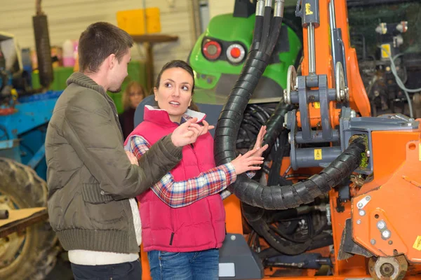 Vermietung eines Traktors — Stockfoto