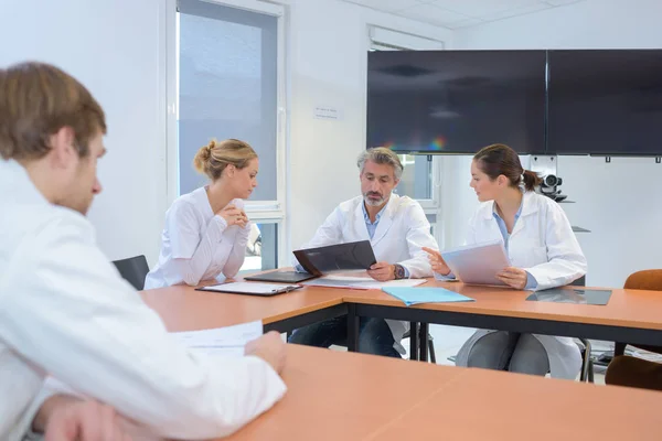 Reunión de trabajadores médicos — Foto de Stock