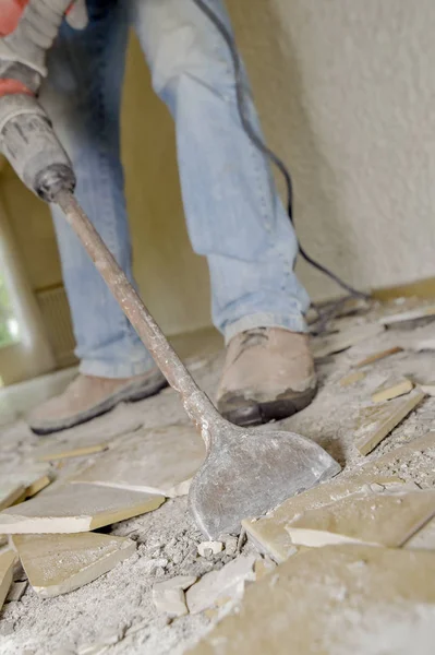 Smashing floor tiles and ceramic — Stock Photo, Image