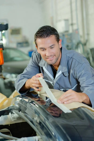 Preparing a car before spray painting — Stock Photo, Image