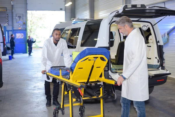 Soccorritore e medico — Foto Stock