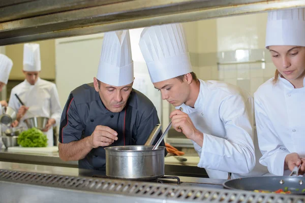 Ricetta e uomo uomini — Foto Stock