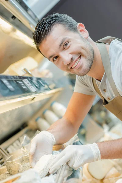 Man putting cheese and aged — Stock Photo, Image