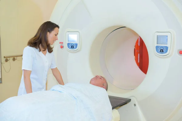 Patient on going tomography — Stock Photo, Image