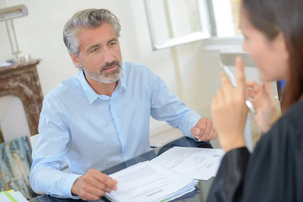 A meeting with an attorney — Stock Photo, Image