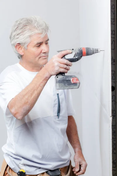 Man drilling hole in the wall — Stock Photo, Image