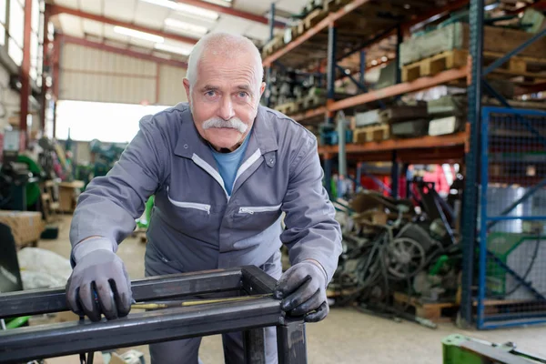 Üst düzey metalworker portresi — Stok fotoğraf