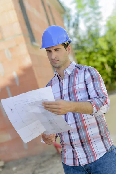 Checking the blueprint and man — Stock Photo, Image