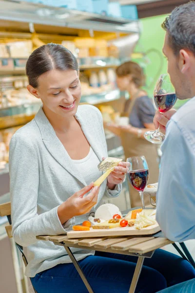 Couple having lunch in a restaurant — Stock Photo, Image