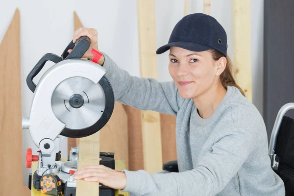 Låtsas att skära och arbeta — Stockfoto