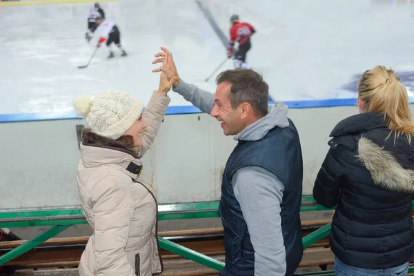 At the game and cheer — Stock Photo, Image