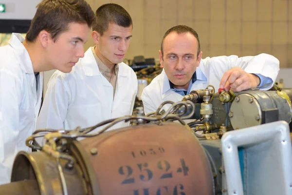 Studium komplexer Konstruktion und Ingenieur — Stockfoto