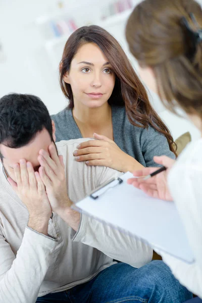 Mann aufgebracht und allein — Stockfoto