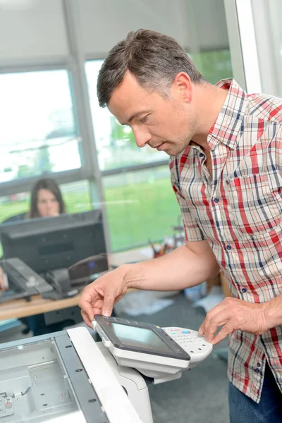 The printer and man — Stock Photo, Image