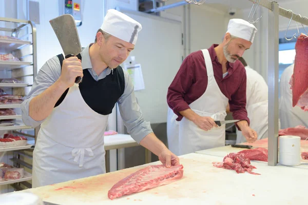 Cortar a carne e o trabalho — Fotografia de Stock