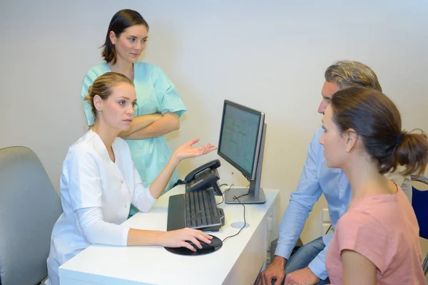 Lösung und Beruf finden — Stockfoto