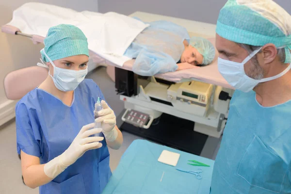 Подготовка пациента и медсестры — стоковое фото