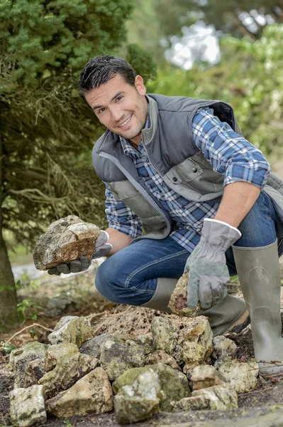 Trädgårdsmästare göra klippformation — Stockfoto