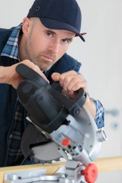 Holding marangoz ve ekipman — Stok fotoğraf