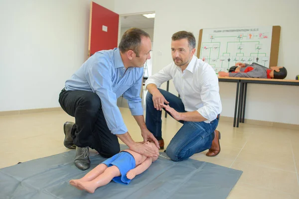 Men at first aid course — Stock Photo, Image