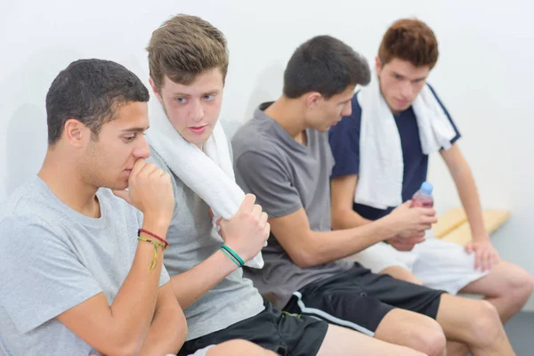 Young men having a discussion — Stock Photo, Image