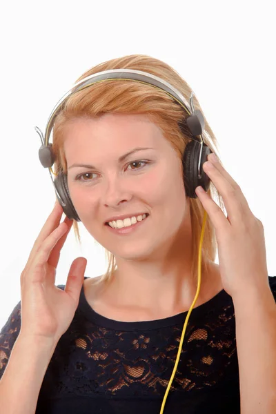 音楽を聴く若い女性 — ストック写真