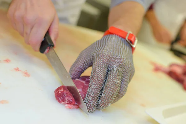 Cortar uma carne e trabalho — Fotografia de Stock