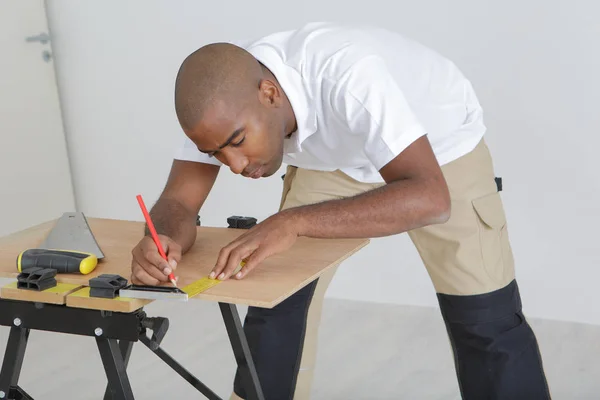 Carpenter marking wood and carpenter — Stock Photo, Image