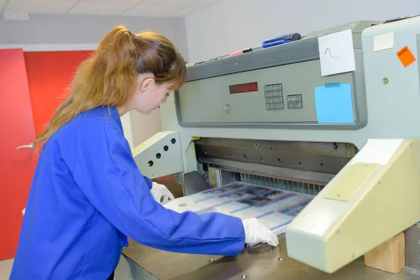 La empresa periodística y el trabajo — Foto de Stock