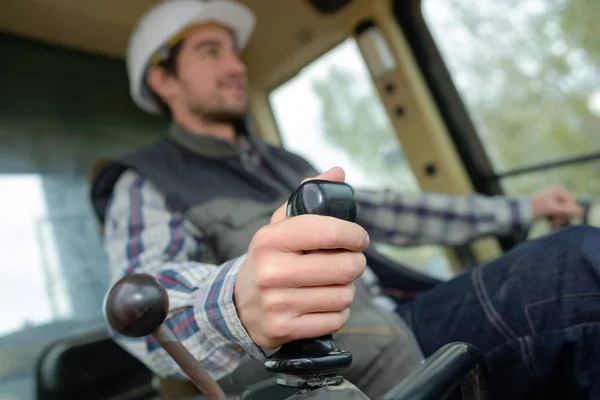 Operating a heavy equipment — Stock Photo, Image