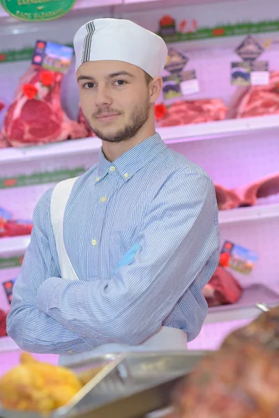 Retrato de jovem açougueiro — Fotografia de Stock